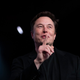 Imagen para el artículo titulado Elon Musk ofrece $5000 a un adolescente para que deje de publicar en Twitter dónde está su jet privado